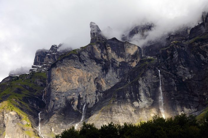 ​ Le Cirque du Fer-à-Cheval – La Corne du chamois et quelques-unes de ses nombreuses cascades