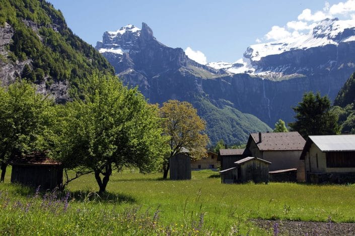 ​ Le Cirque du Fer-à-Cheval – Vue depuis le village de Nambride